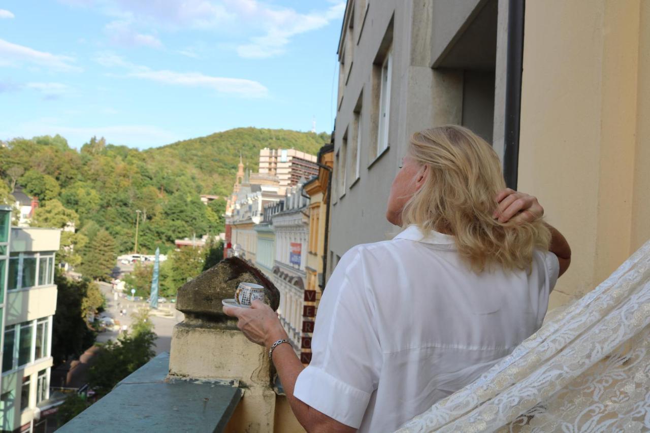 Retro Big Apartment With Two Balconies And Lift Karlovy Vary Esterno foto