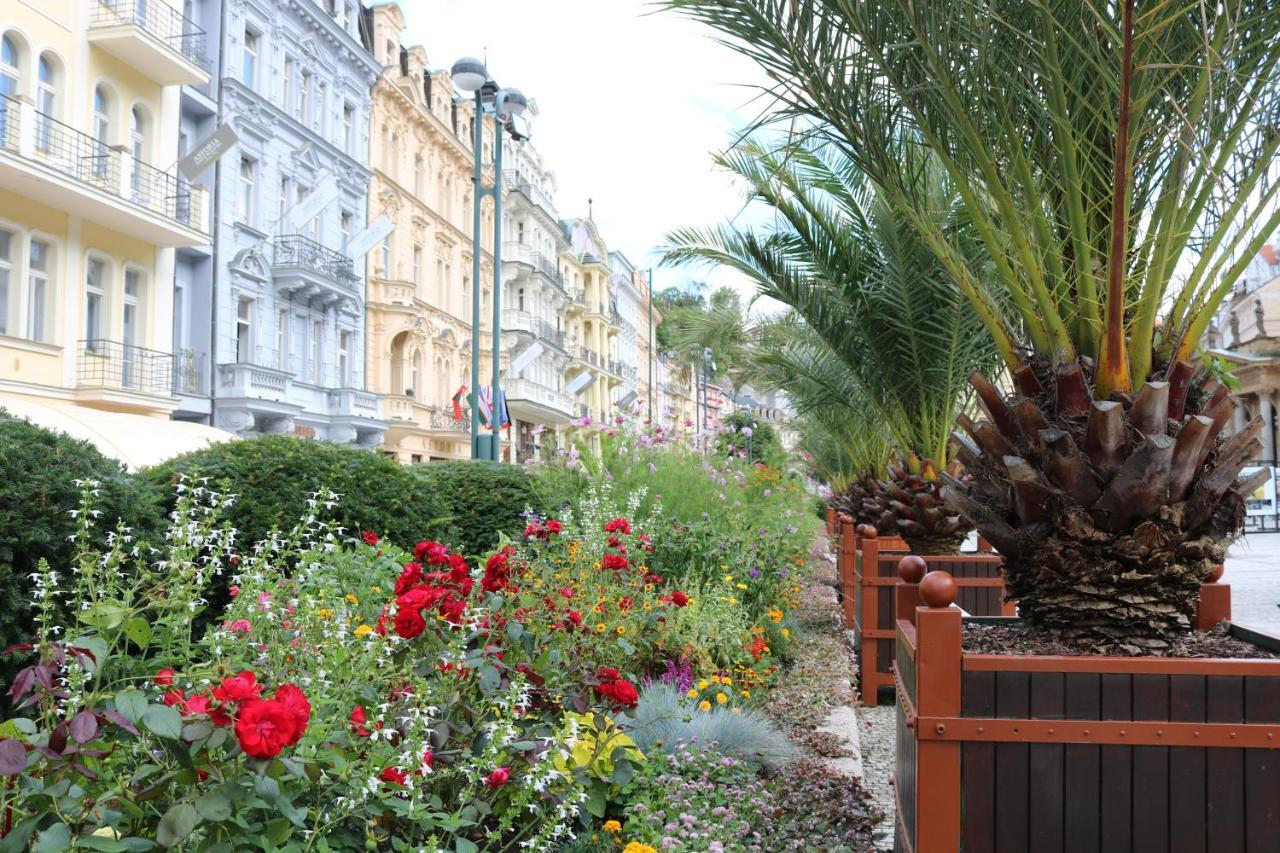 Retro Big Apartment With Two Balconies And Lift Karlovy Vary Esterno foto