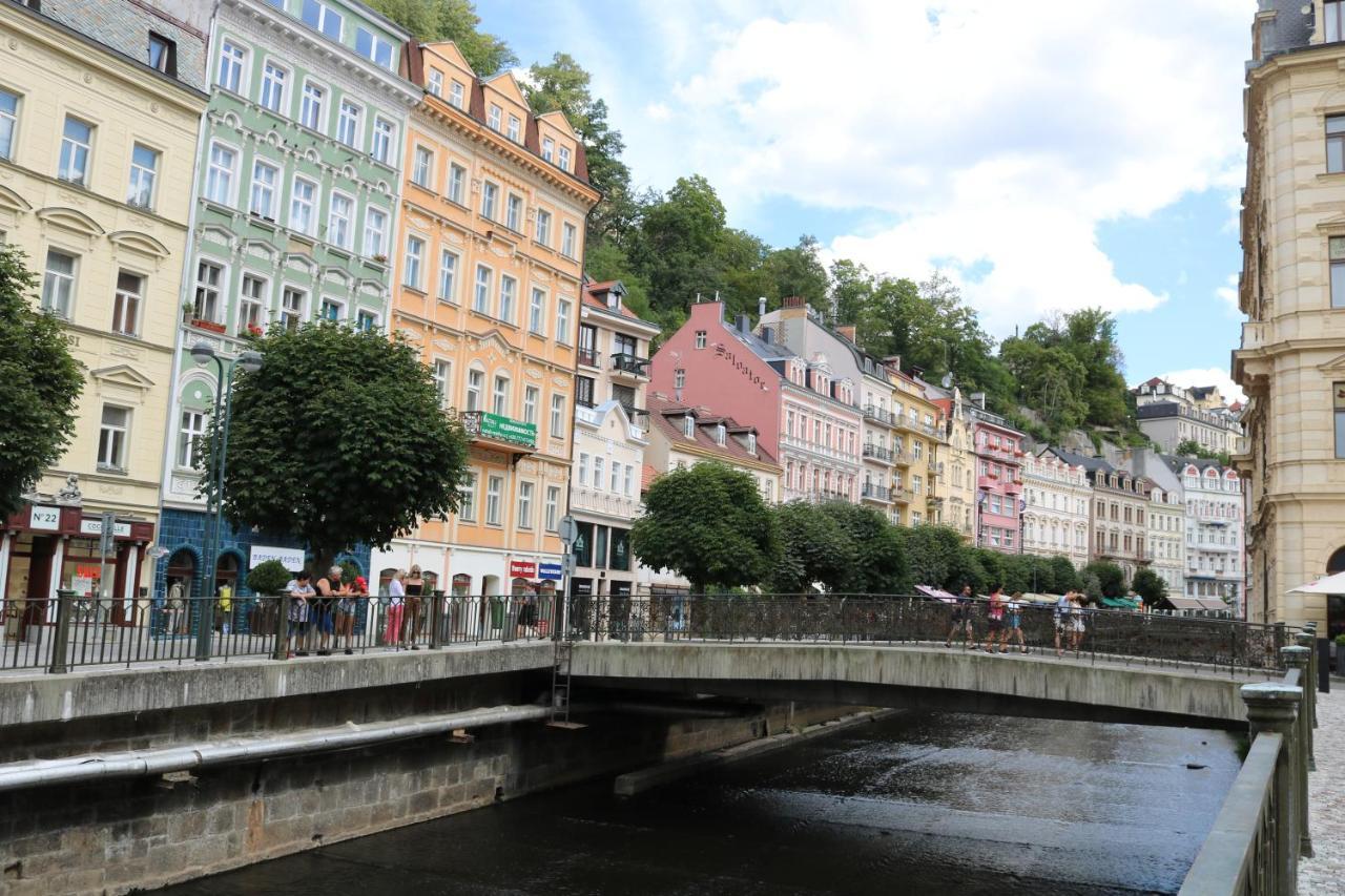 Retro Big Apartment With Two Balconies And Lift Karlovy Vary Esterno foto