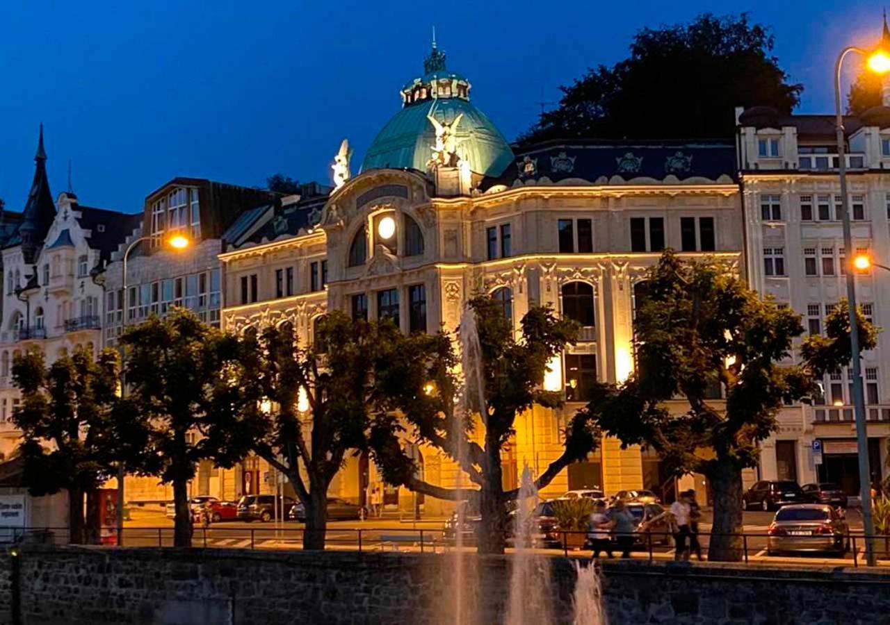 Retro Big Apartment With Two Balconies And Lift Karlovy Vary Esterno foto