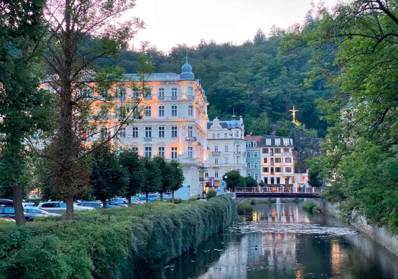 Retro Big Apartment With Two Balconies And Lift Karlovy Vary Esterno foto