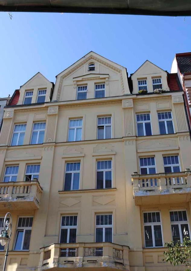 Retro Big Apartment With Two Balconies And Lift Karlovy Vary Esterno foto