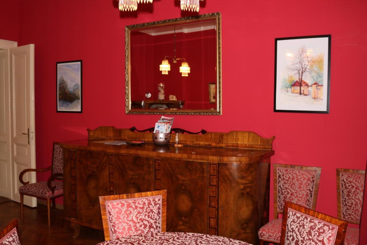 Retro Big Apartment With Two Balconies And Lift Karlovy Vary Esterno foto